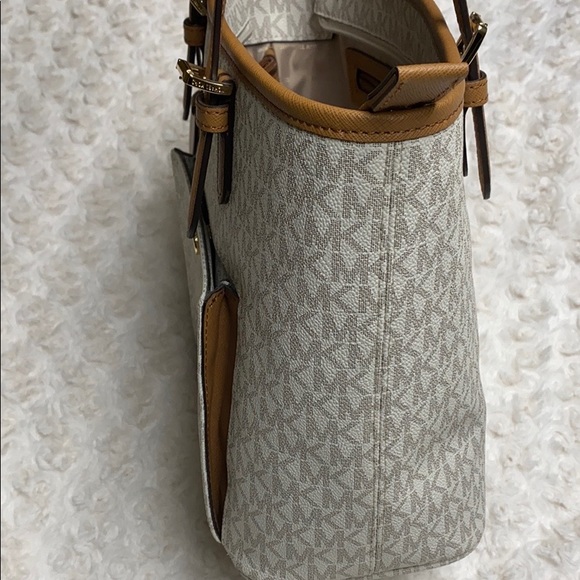 Michael Kors purse - Picture 4 of 9